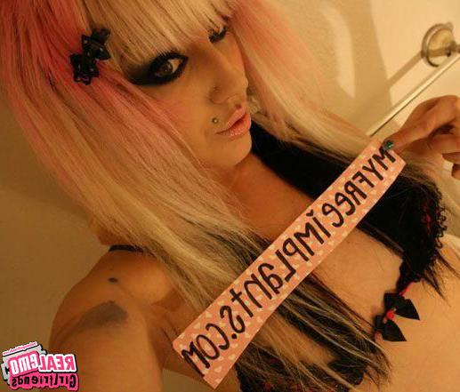 15P Cute emo girlfriends posing for cell phone pics