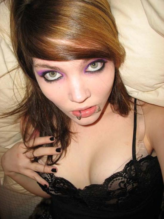 10P Cute amateur emo girlfriends taking naughty pics
