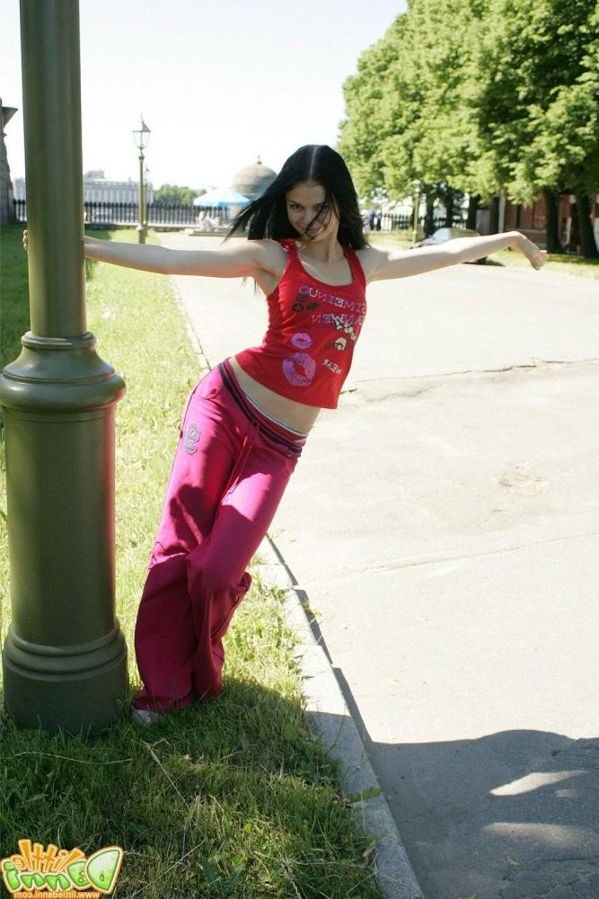 15P Naughty Danni shamelessly flashing on the street