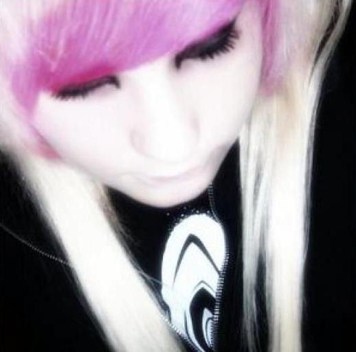 12P Slutty emo teen exposed online