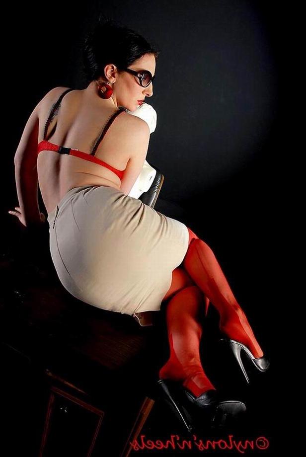 12P cool german redhead Justine in nylon stockings