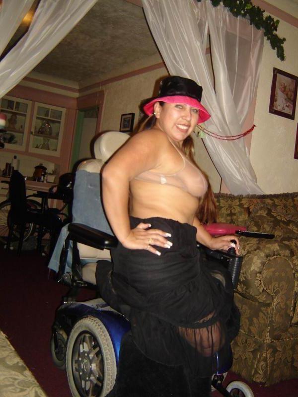 15P sexy amputee ladies posing and in action