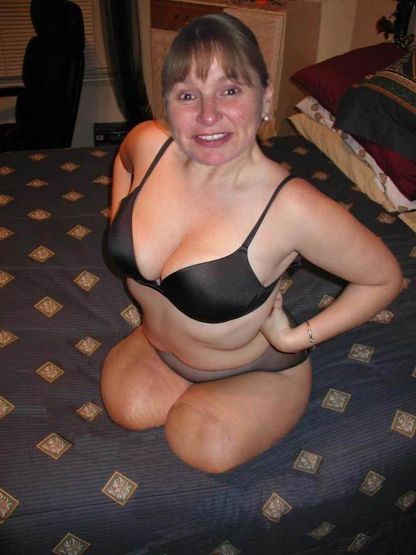 15P sexy amputee ladies posing and in action