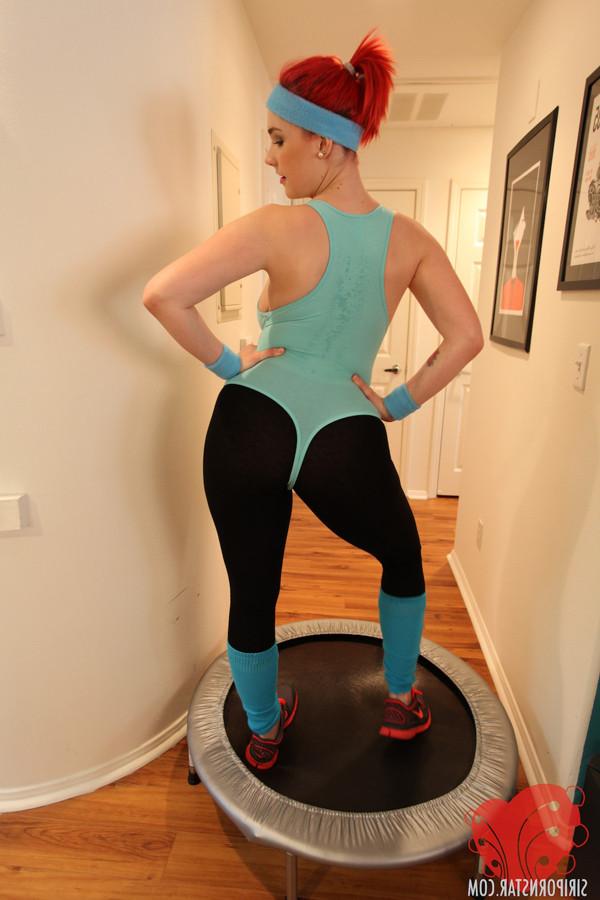 12P SIRI PORNSTAR GETS PHYSICAL IN HER WORKOUT
