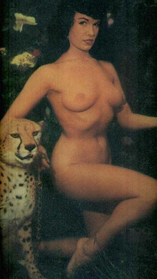 16P Color porn photos with nude pinup queen Bettie Page