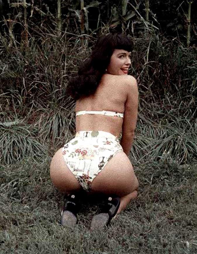 16P Color porn photos with nude pinup queen Bettie Page