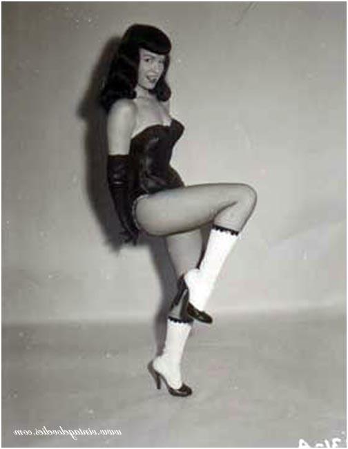 16P Pin-up star Bettie Page showing her sexy vintage stockings