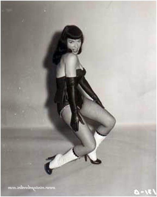 16P Pin-up star Bettie Page showing her sexy vintage stockings
