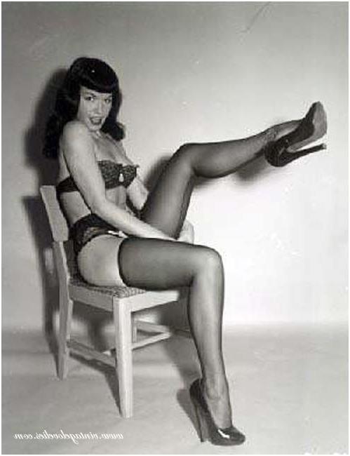 16P Pin-up star Bettie Page showing her sexy vintage stockings