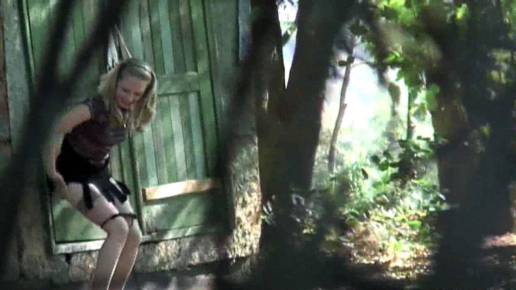 15P Unique hidden camera pics of a chickie doing a piss