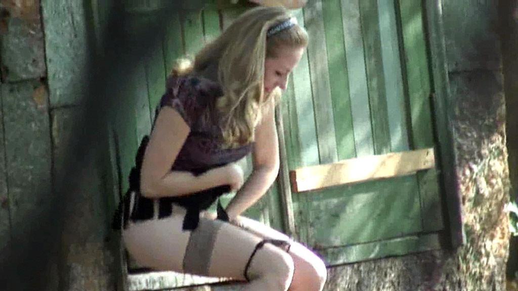 15P Unique hidden camera pics of a chickie doing a piss