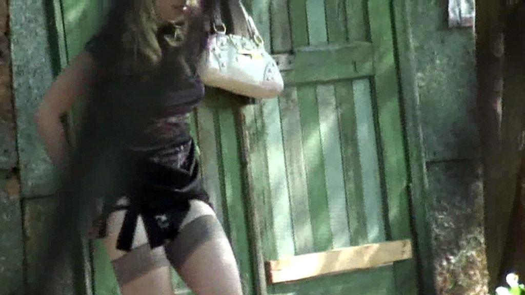 15P Unique hidden camera pics of a chickie doing a piss
