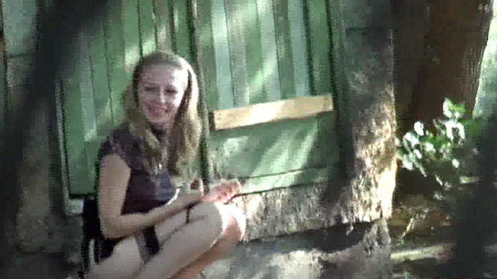 15P Unique hidden camera pics of a chickie doing a piss