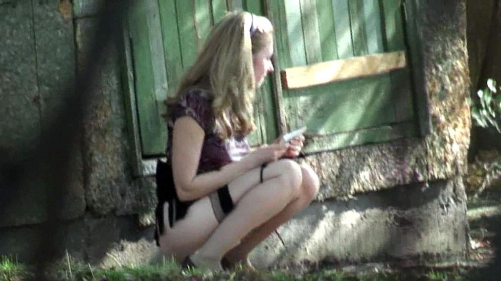 15P Unique hidden camera pics of a chickie doing a piss
