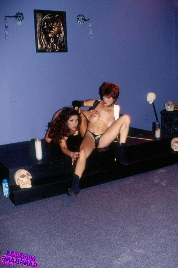 17P Nasty lesbian babes licking and toying each other pussies
