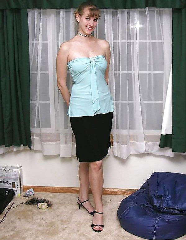 8P Young wife go to naked and pussy spread on the bed