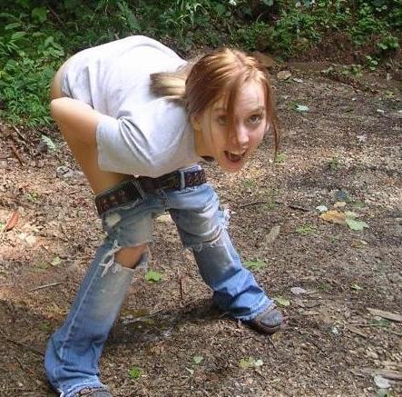 15P Amateur babe pissing