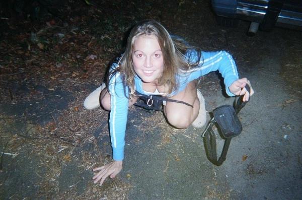 15P Amateur babe pissing