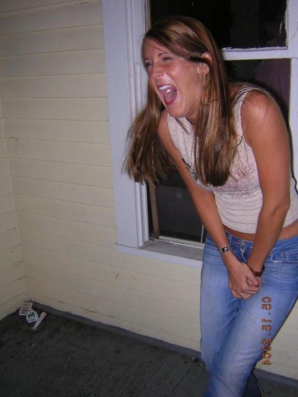 15P Amateur babe pissing