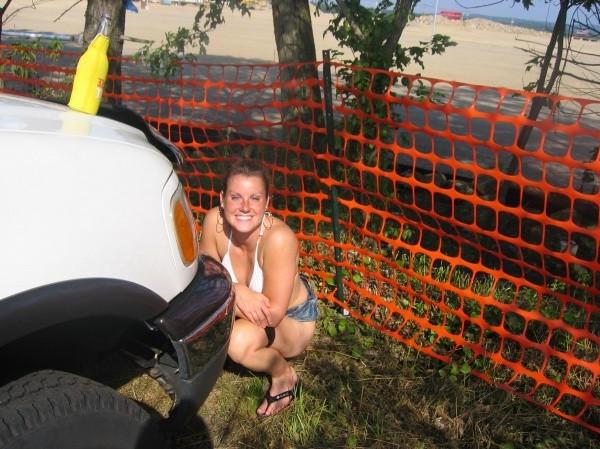 15P Amateur babe pissing