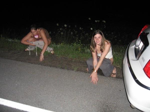 15P Amateur babe pissing outdoors