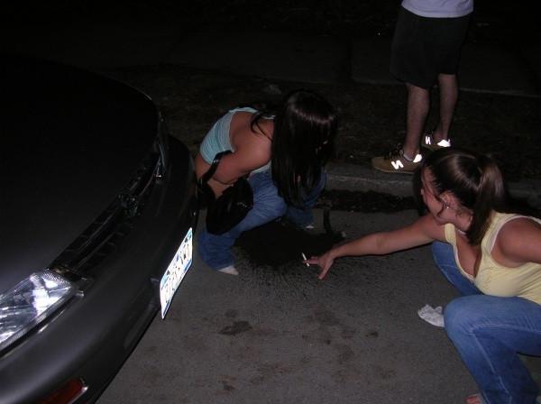 15P Amateur babe pissing outdoors