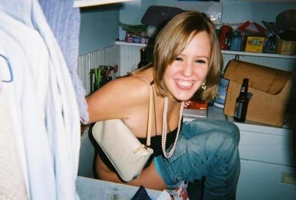 15P Hot amateur babes pissing
