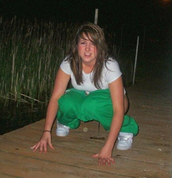 15P Hot amateur babes pissing