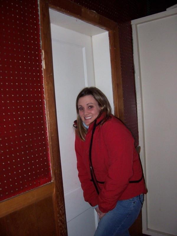 15P Amateur babes enjoy pissing