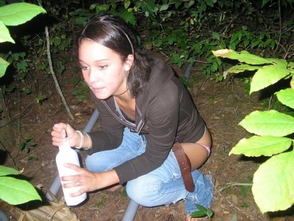 15P Amateur babes enjoy pissing