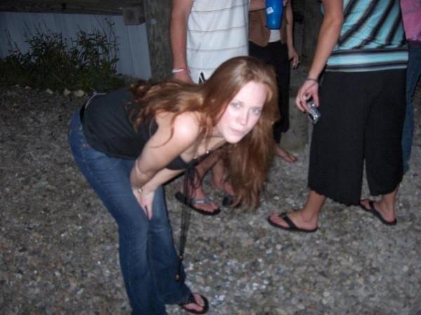 15P Hot amateur babe pissing