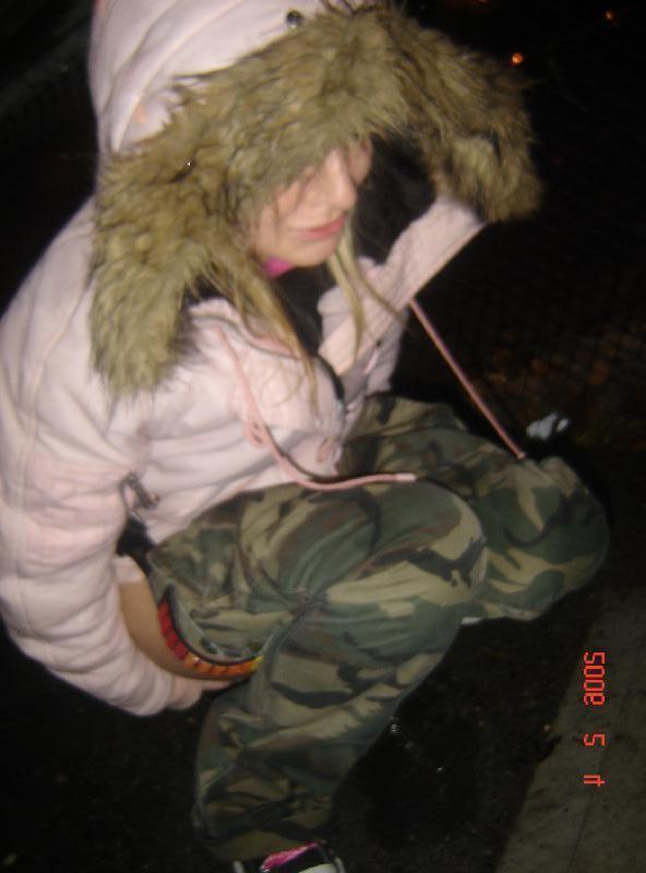 15P Hot amateur babe pissing