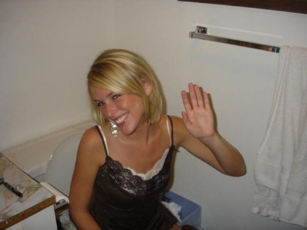 15P My girlfriend pissing