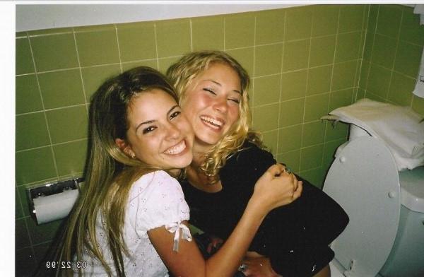 15P Amateur babes pissing