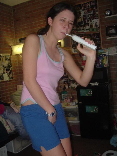 15P Amateur babes pissing