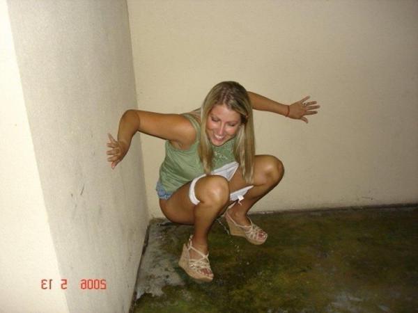 15P Hot amateur babe pissing