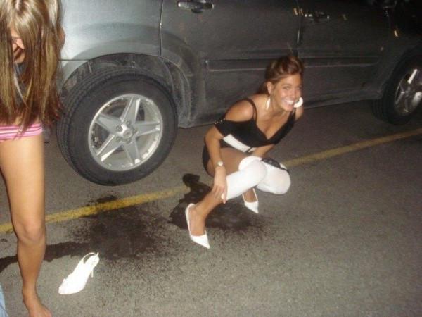 15P Hot amateur babe pissing