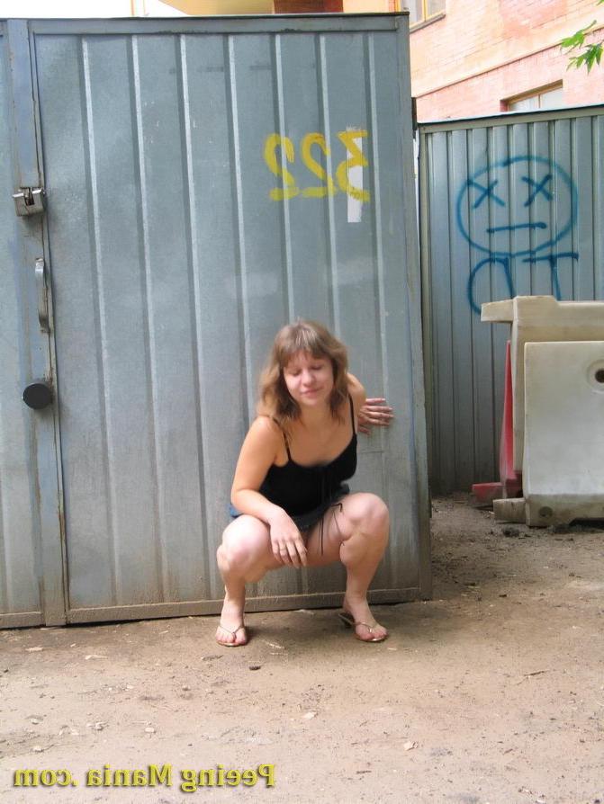 15P Amiable chick takes pleasure in bladder busting action in the open air