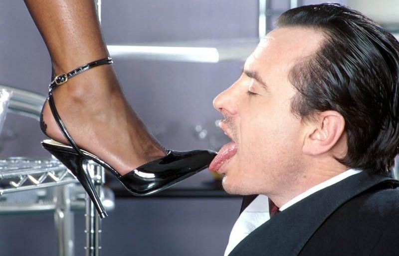 15P Dude sucking brunets hot stockings