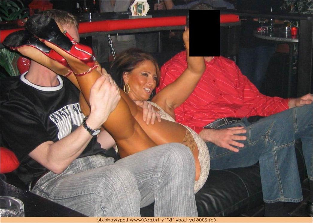 12P Milf in nylons gets hot at amateur swinger party