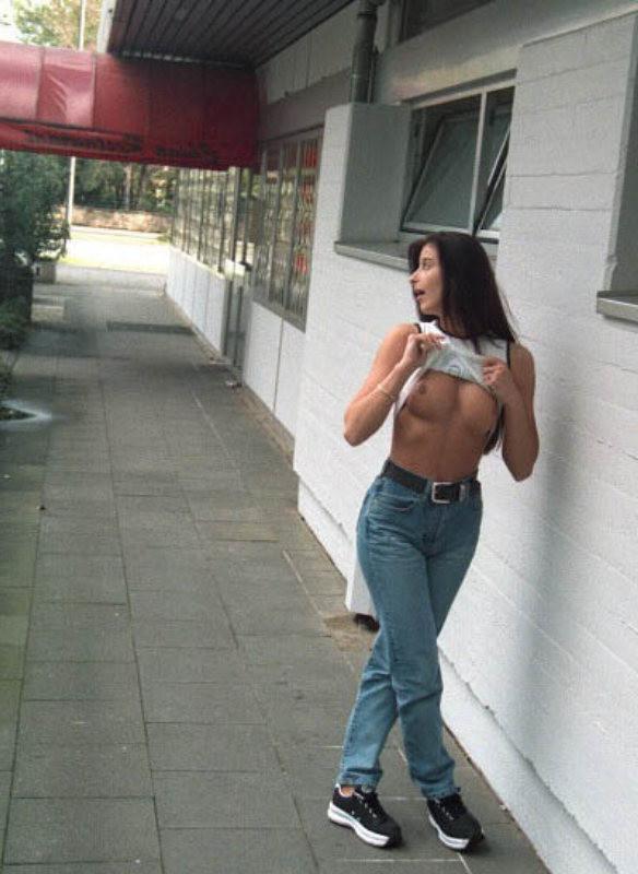 20P Busty gal walks nude at parking lot