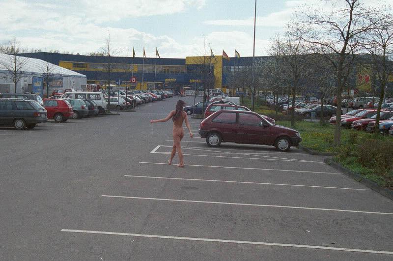 20P Busty gal walks nude at parking lot