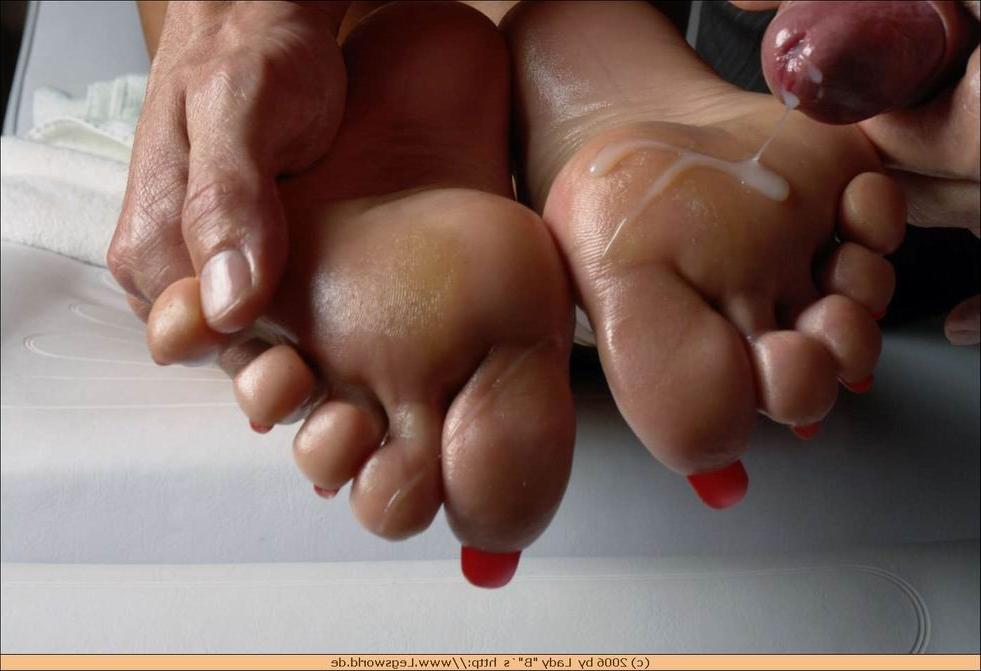 12P German mistress gets her feet cummed on