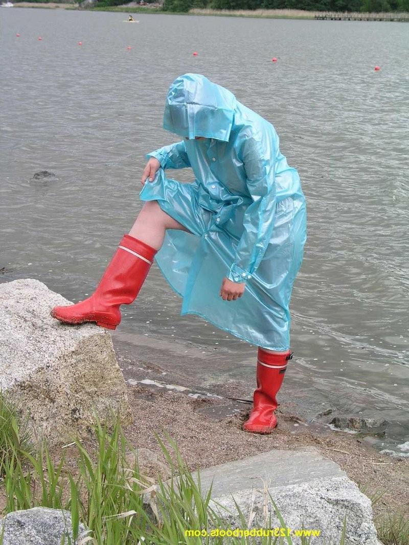 20P Cute redhead in sexy rubber boots and raincoat