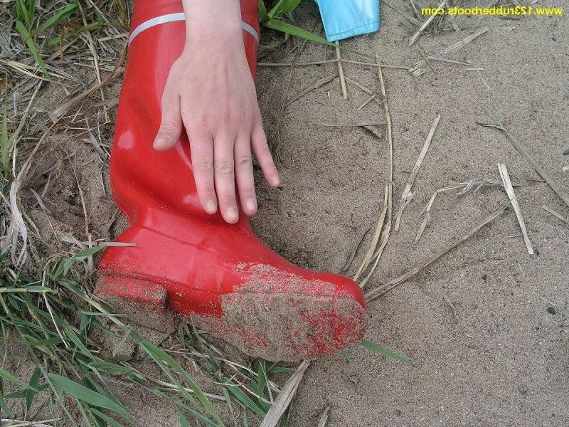 20P Cute redhead in sexy rubber boots and raincoat