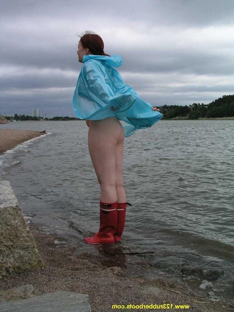 20P Cute redhead in sexy rubber boots and raincoat