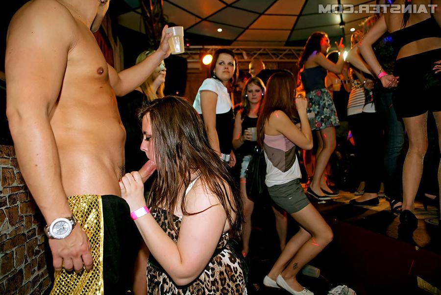 16P Sexparty with horny women fucking male strippers