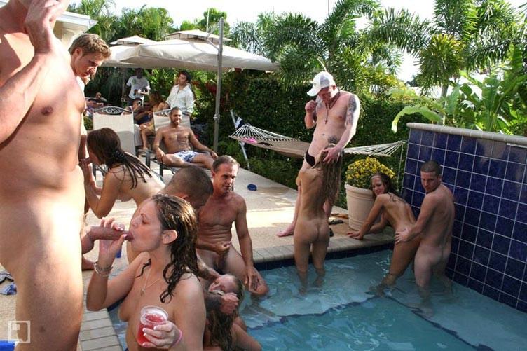 17P Orgy sex party with babes fucking hard cocks and eating cum