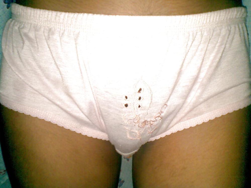 13P Sri Lankan Teen (showing pussi)