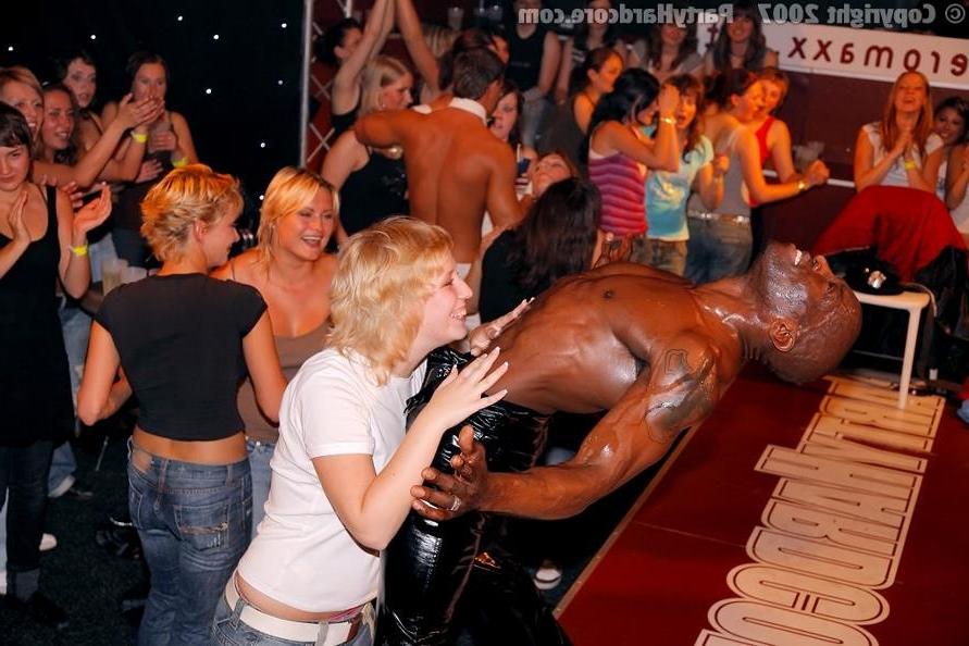 19P Naive but pretty horny babes suck off black hung stripper